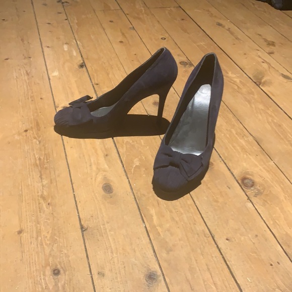 🎉Stuart Weitzman blue suede heels! - Picture 4 of 5